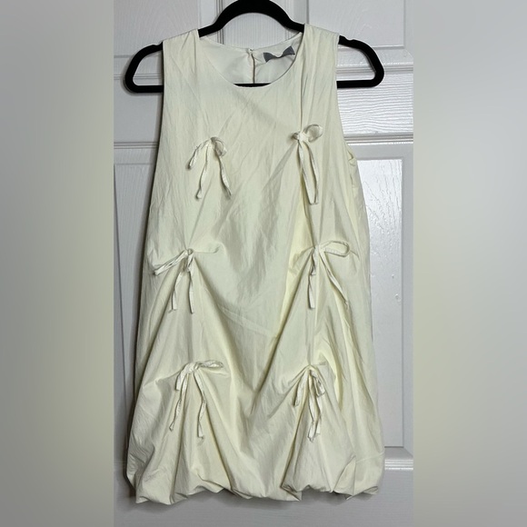 Cream Sheath Dress with Crew Neck for Cocktail Events - Picture 1 of 9